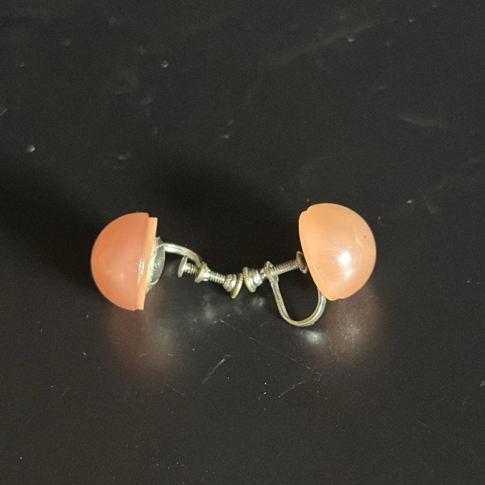 Moonstone style vintage screw back earrings - coral color - Picture 2 of 6